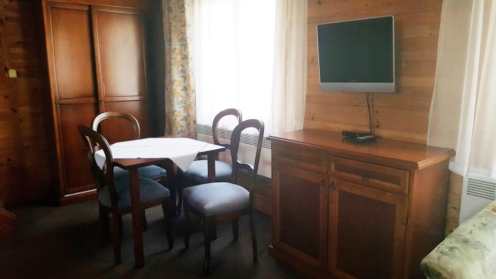 Palac Zegrzynski Zegrze Esterno foto